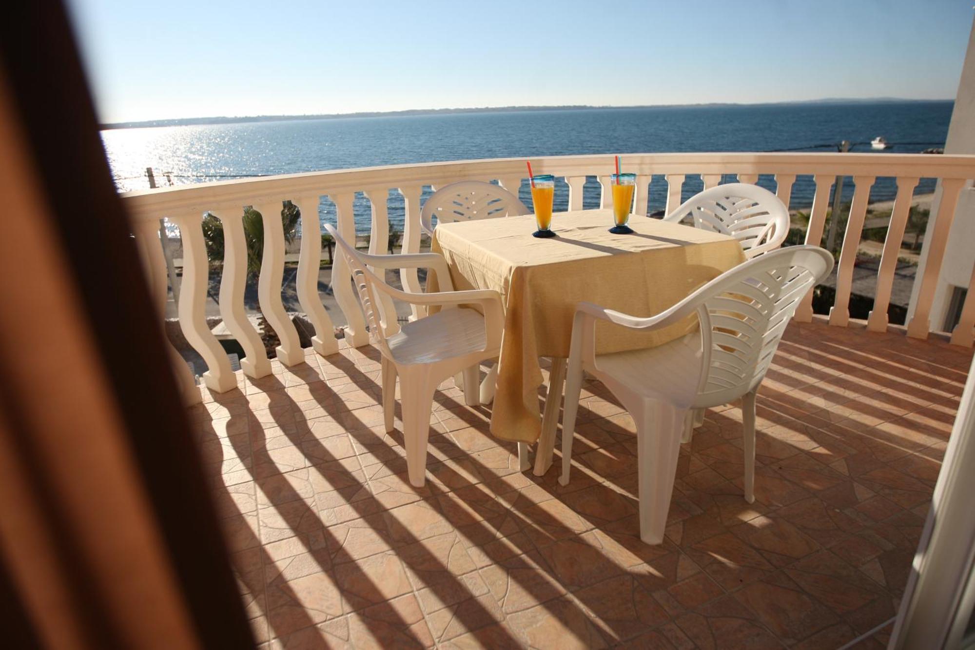 Sea View Apartments Nina Vrsi Bilik gambar
