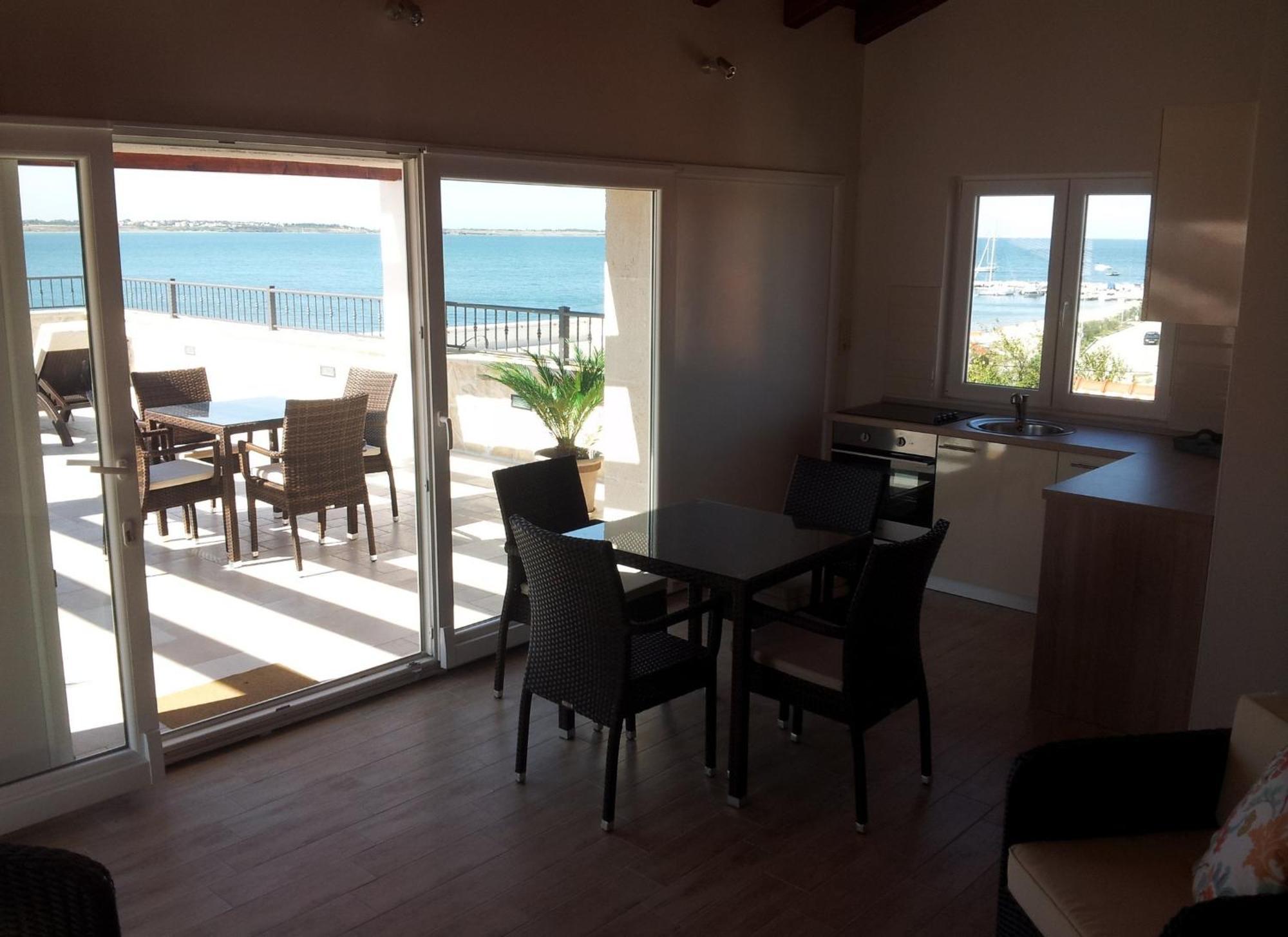 Sea View Apartments Nina Vrsi Bilik gambar