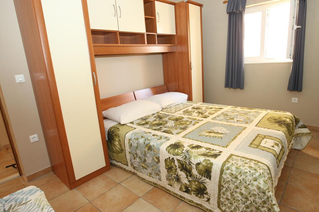 Sea View Apartments Nina Vrsi Bilik gambar