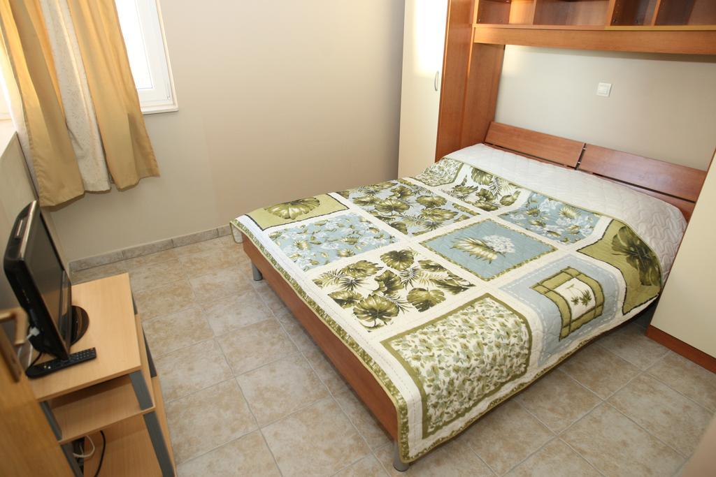 Sea View Apartments Nina Vrsi Bilik gambar